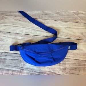 ATHLETA - WaistBAG - Noble Blue - Women's
OS (12" × 5" × 1").
